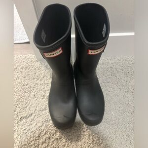 Lightly worn black Women’s original adjustable short Hunter rain boots